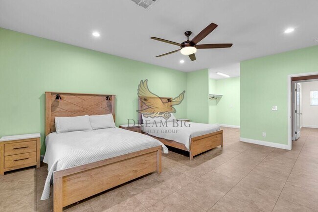 Building Photo - 4615 E St Louis Ave