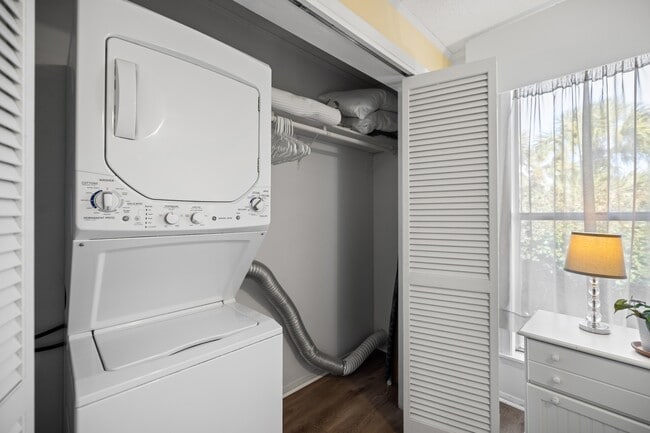 Building Photo - 775 Gulf Shore Dr