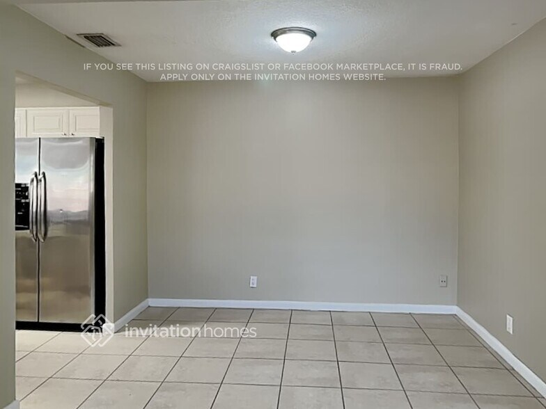 Building Photo - 5042 SW 89th Ave