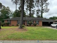 Building Photo - 10 Ellesmere Dr