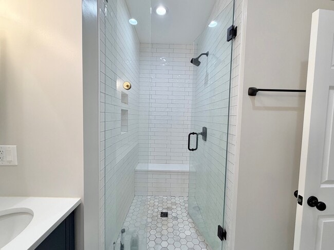 Building Photo - 4908 N Rockwell St