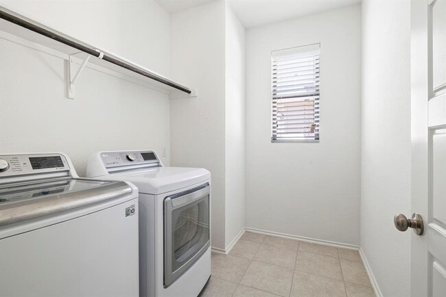 Building Photo - 9105 Garnet Dr