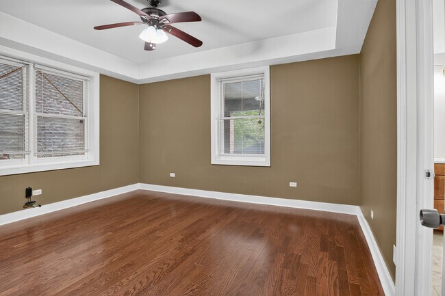 Building Photo - 4755 S St Lawrence Ave