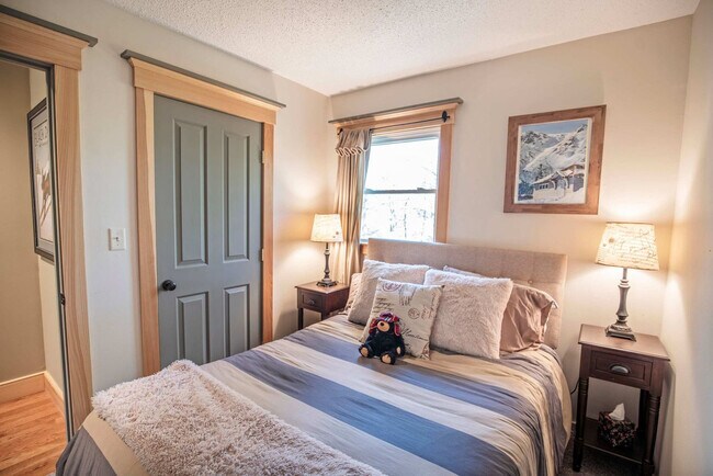 Building Photo - 32 Attitash Loop