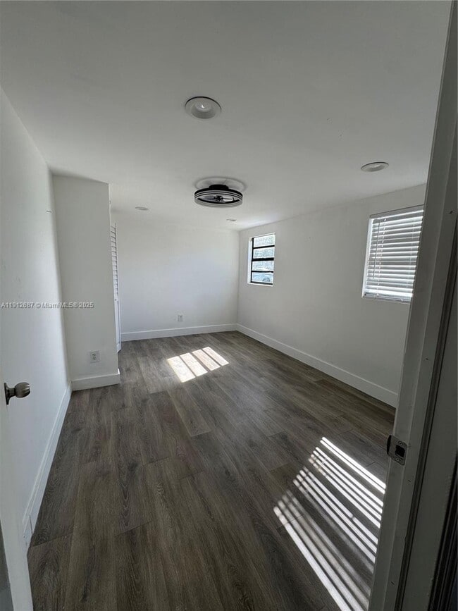 Building Photo - 3110 N 58th Ave