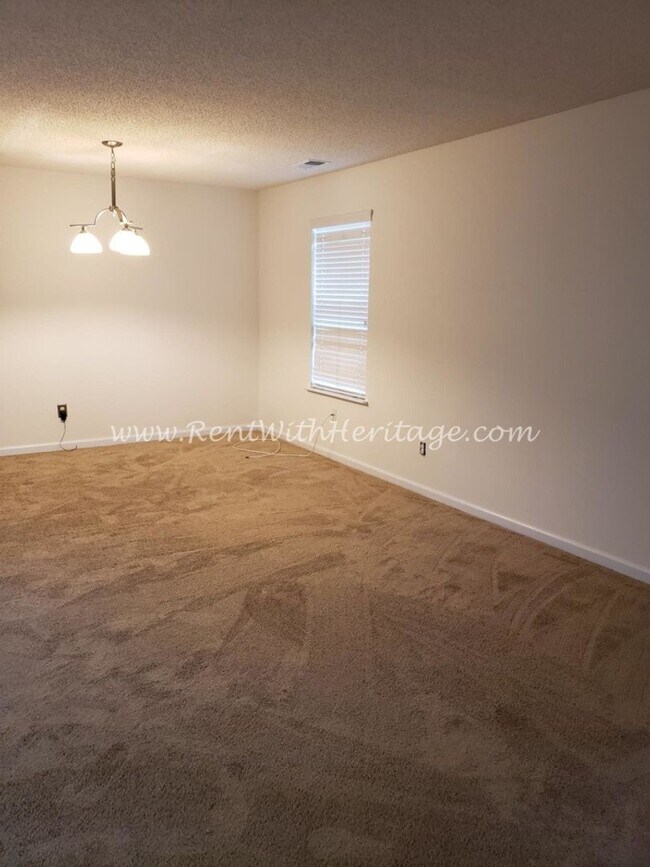 Building Photo - Gorgeous Brick Home with Golf Course / Lake View in Popular Mirror Lake Golf/ Swim / Tennis Subdi...