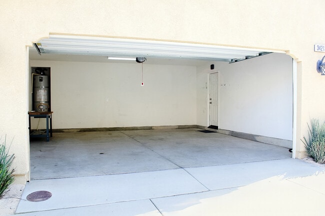 Building Photo - 34213 Parkside Dr