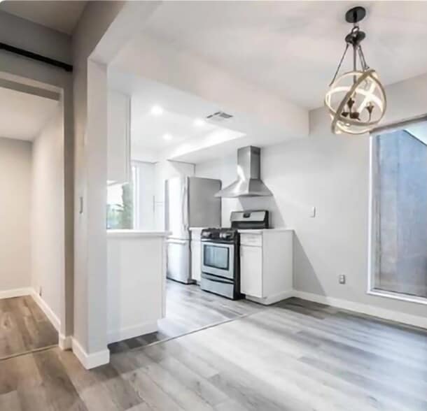 Building Photo - 3152 S Eastern Ave