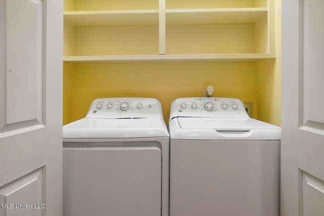 Building Photo - 246 Eastbrooke St