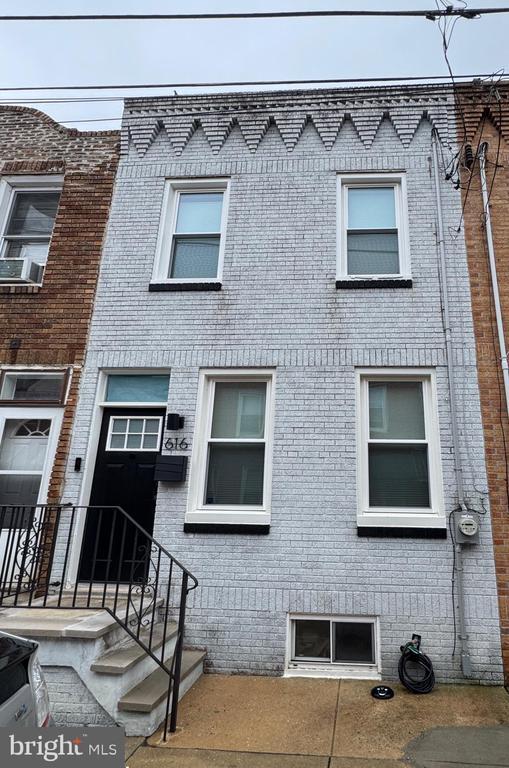 Primary Photo - 616 Gerritt St