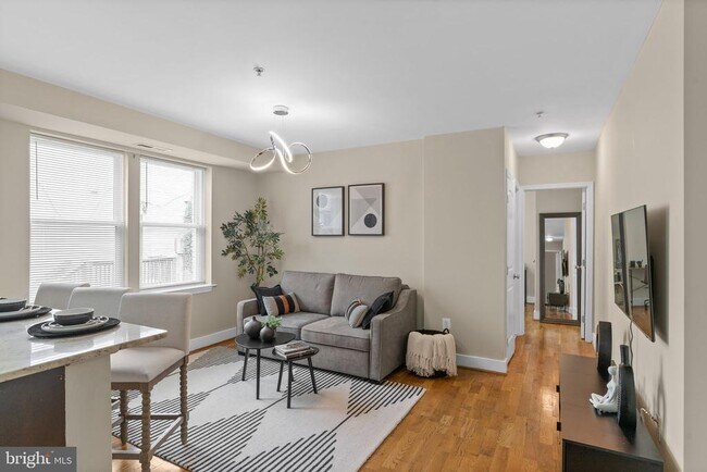 Building Photo - 417 18th St NE