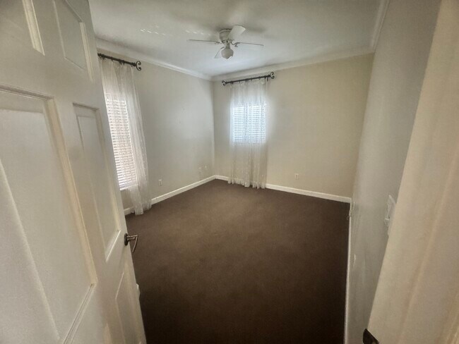 Building Photo - 857 SW 11th Ct