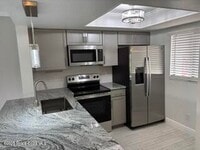 Building Photo - 1704 University Ln