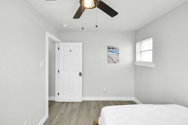 Building Photo - 5435 Pardee St