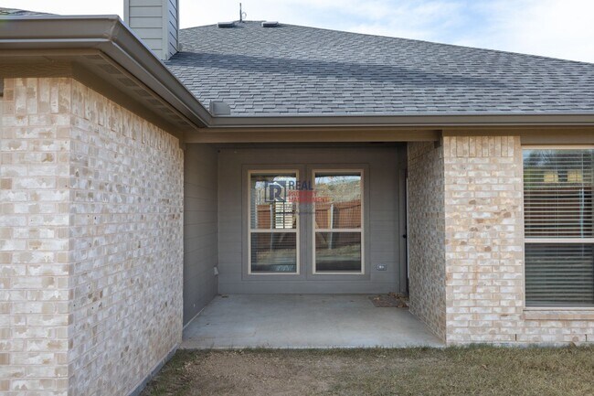 Building Photo - Spacious Glen Rose Home with Open Floorplan & Office Space