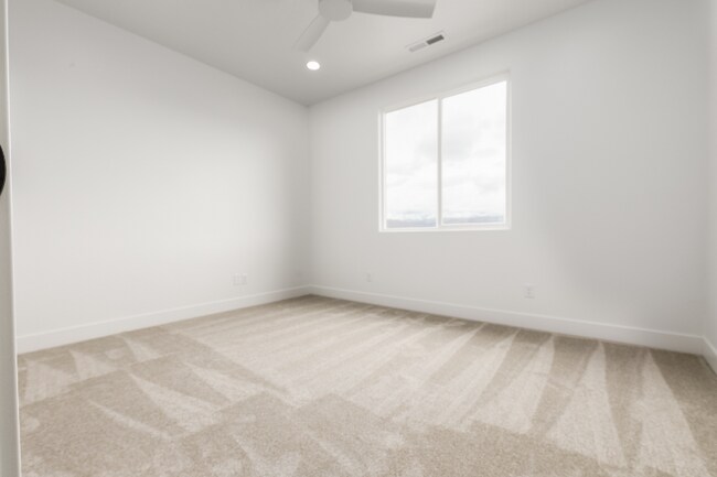 Building Photo - 2026 W 380 N