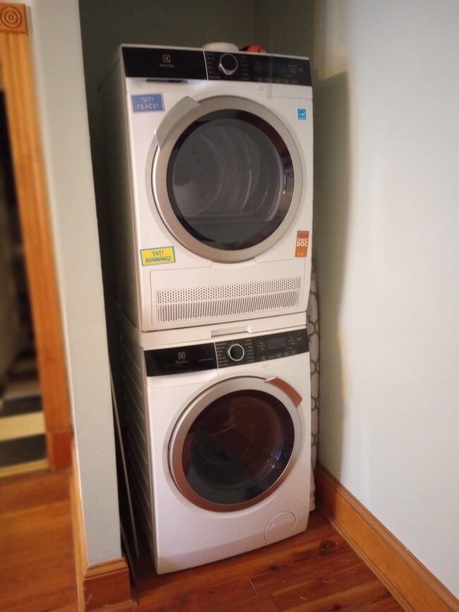 washer & dryer new - 20 Phillips St