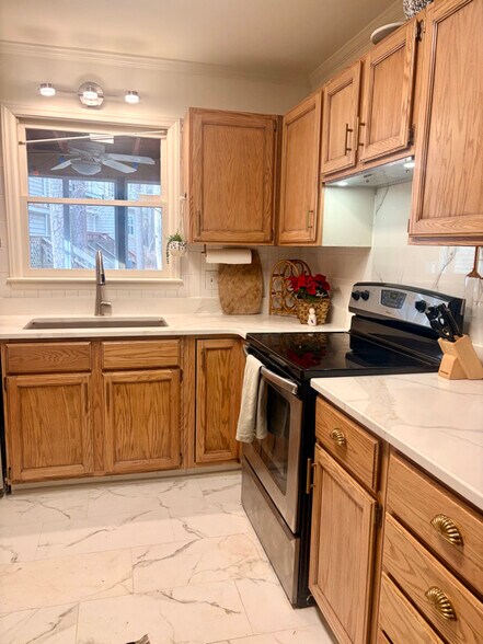 Building Photo - 300 NC-54