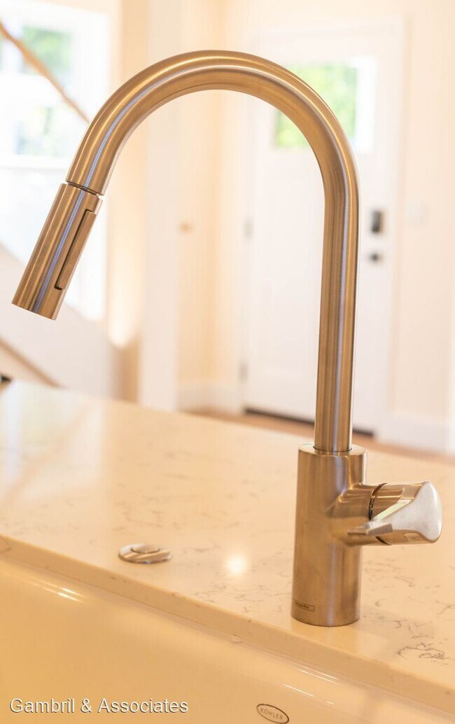 Building Photo - 2 br, 1.5 bath House - 1160 Leff Street