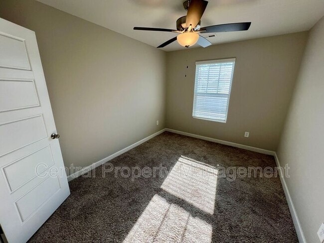 Building Photo - 613 Reese Ln