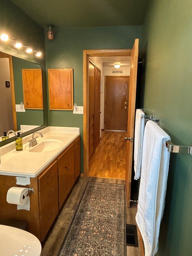 Building Photo - 302 N 37th Ave
