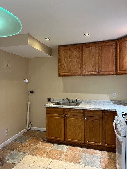 Building Photo - 119 DuPont Pl