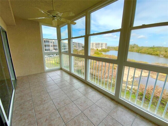 Building Photo - 6315 Shoreline Dr