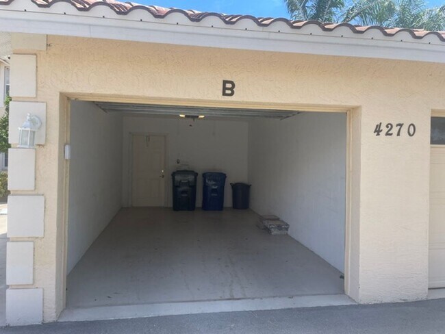 Building Photo - Elegant 3 Bedroom End-Unit Condo with Screened Lanai & Pond Views and A Private Garage