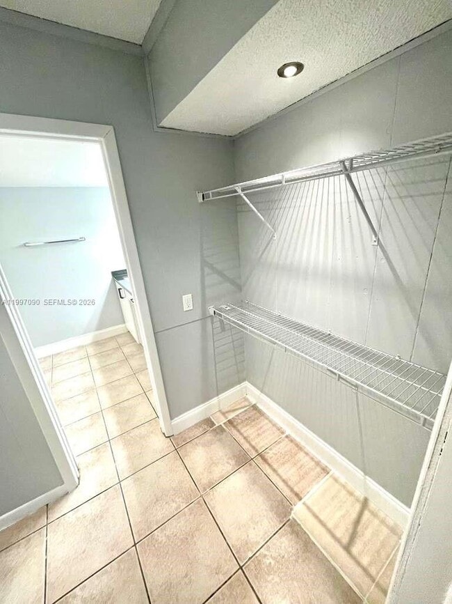 Building Photo - 400 NE 18th Ave