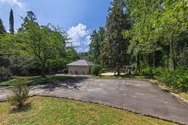 Building Photo - 2538 Parkside Dr NE