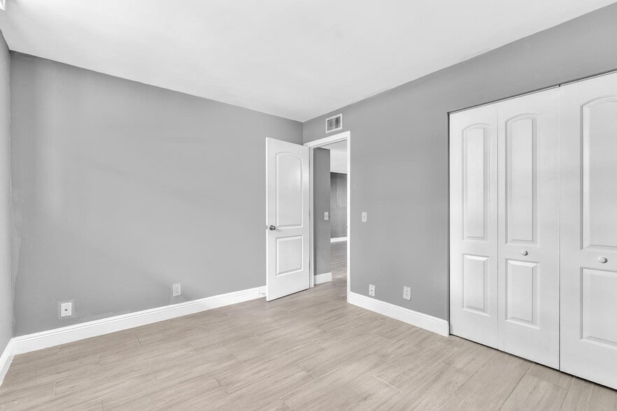 Building Photo - 109 Lake Emerald Dr