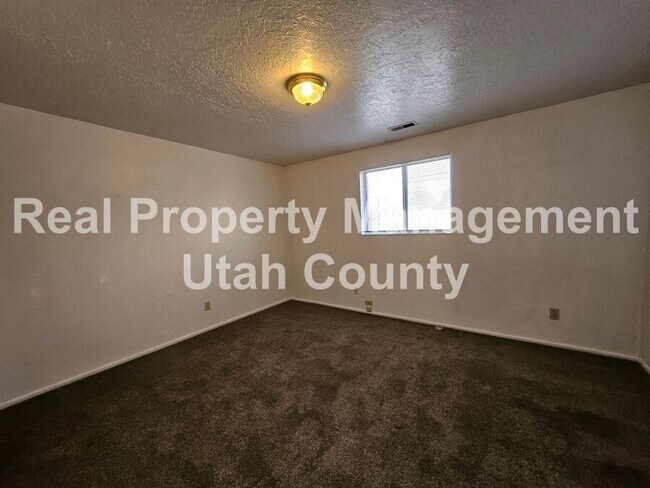 Building Photo - 1146 W 100 N
