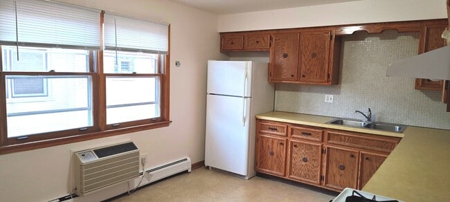 Building Photo - 2412 N 76th Ave