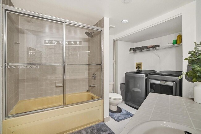 Building Photo - 1000 E Island Blvd