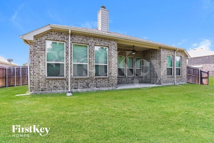 Building Photo - 323 Eden Dr