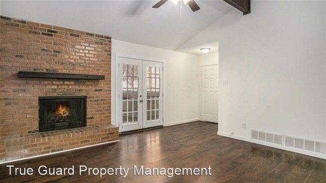Building Photo - 2107 Mistletoe Ave