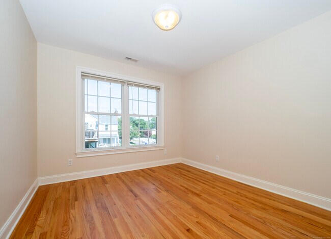 Building Photo - 1023 Black Rock Tpke
