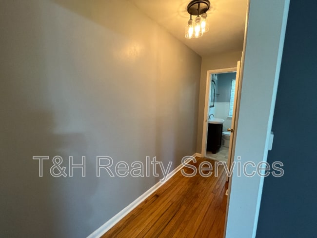 Building Photo - 8918 Birch St