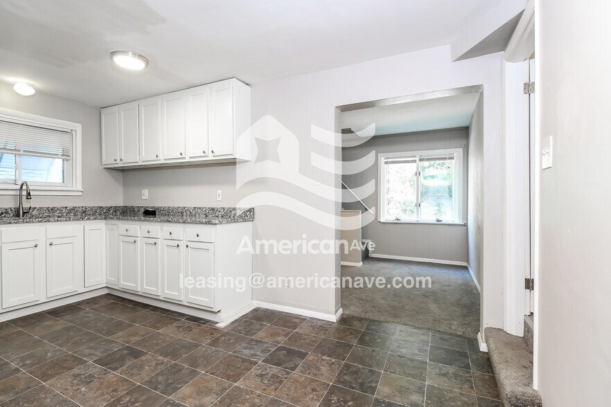 Building Photo - 1407 Maple Ave
