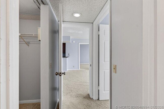 Building Photo - 724 Executive Center Dr