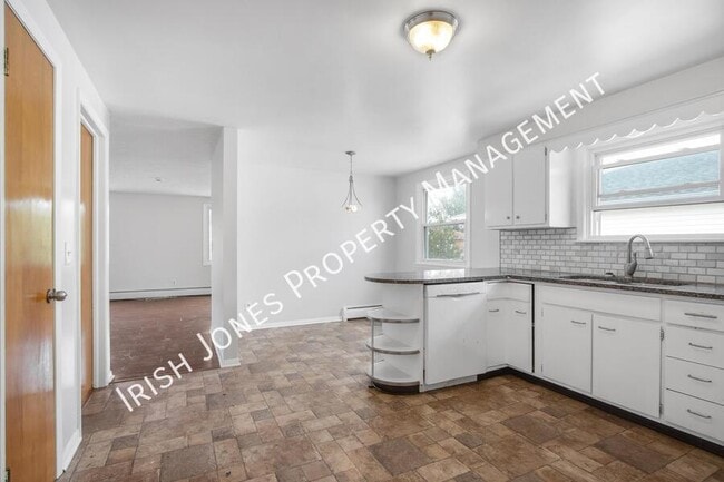 Building Photo - 425 Callodine Ave