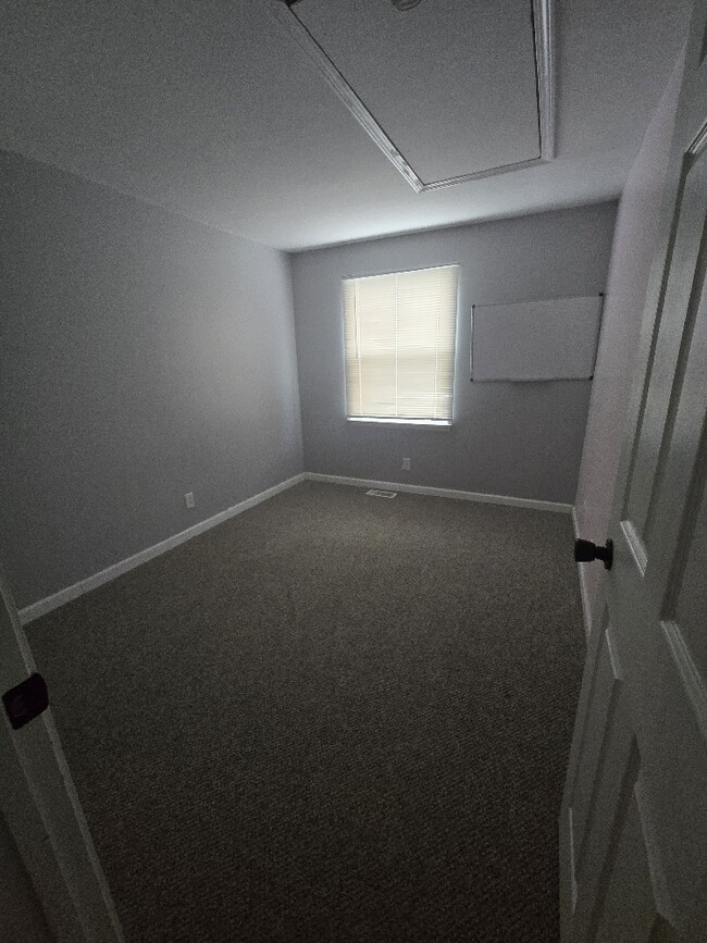 Building Photo - 4V S Fernwood Dr