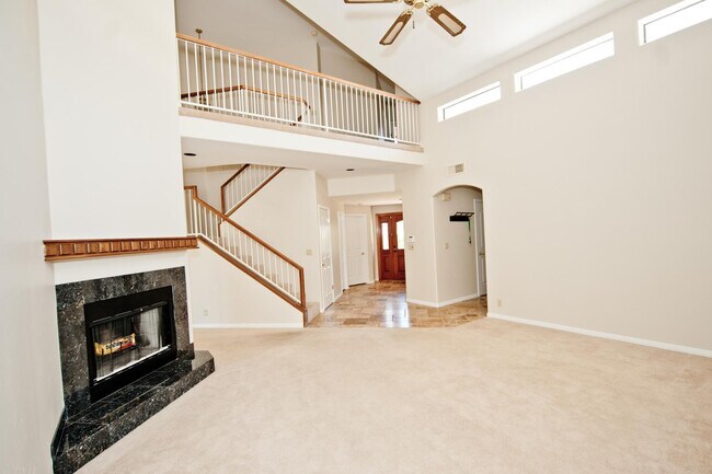 Building Photo - 2322 S Rogers Cir