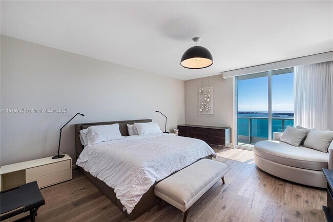 Building Photo - 1331 Brickell Bay Dr