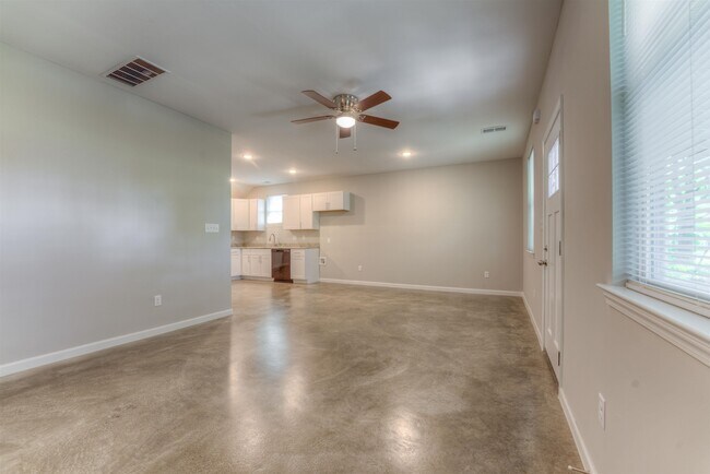 Building Photo - 880 Orphanage Ave