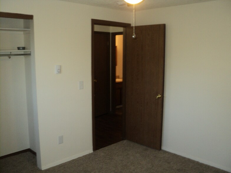 Building Photo - 228 Glenda Dr