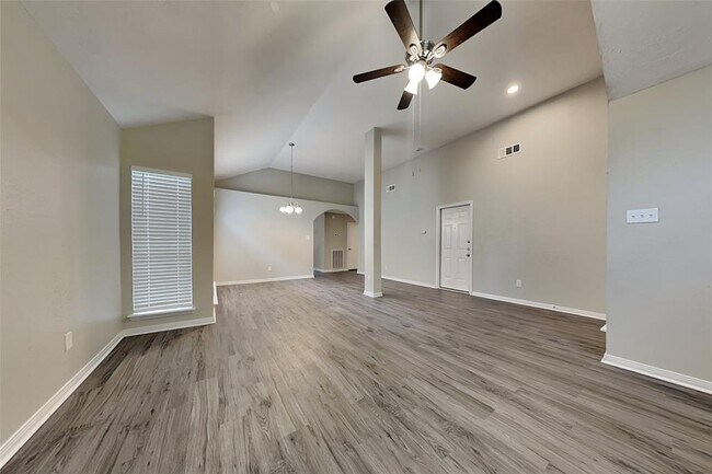 Building Photo - 8635 Spring Green Dr