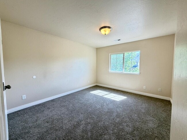 Building Photo - 5175 Fox Hollow Way