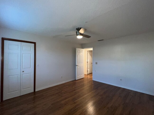 Building Photo - Available Now! Spacious 3 Bedroom 2 Bath o...