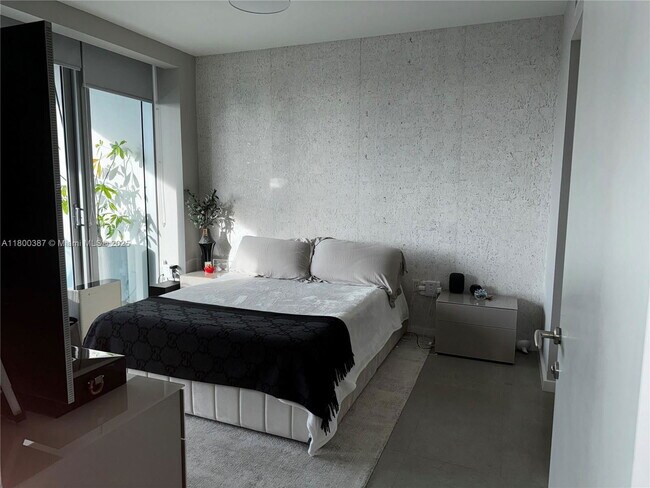 Building Photo - 200 S Biscayne Blvd